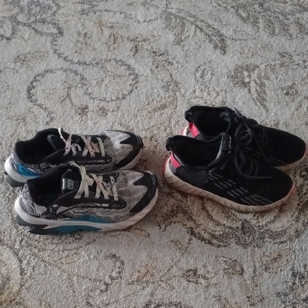 Under Armour ,Black and Pink Crosby Sneakers Size 34 Streamlined Athletic Design